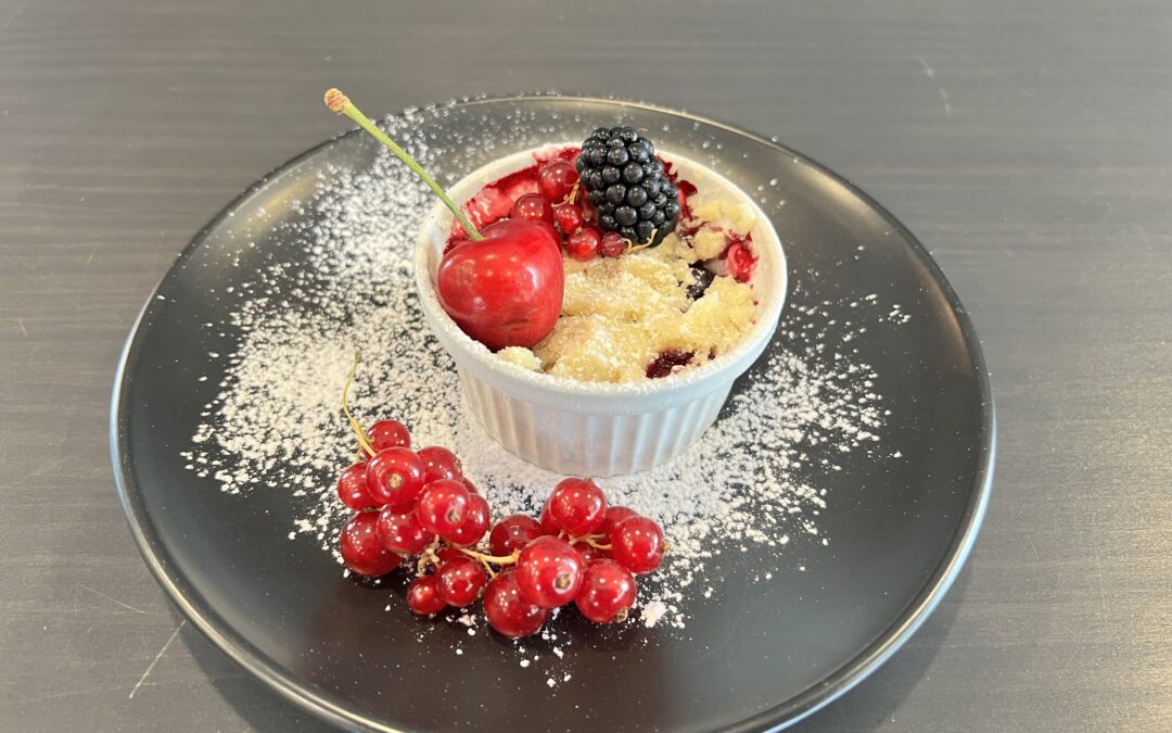 Herrlich Beerig- Beeriger Crumble vom Grill mit Joghurteis