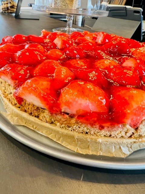 Hallo Hessen- Erdbeerkuchen mit Apfel- Haferflockenboden