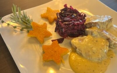 Lende in Sherry- Sahnesauce an Amarena- Rotkraut und Polentasternen