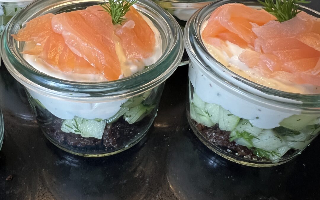 Lachssandwich im Glas