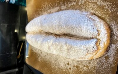 Pflaumen- Walnuss-Stollen